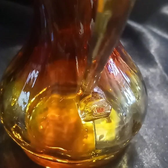 Vintage red vase amberinia glass red carnival glass vase . - Picture 5 of 9